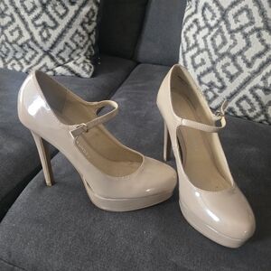 Elegant Beige Chinese Laundry